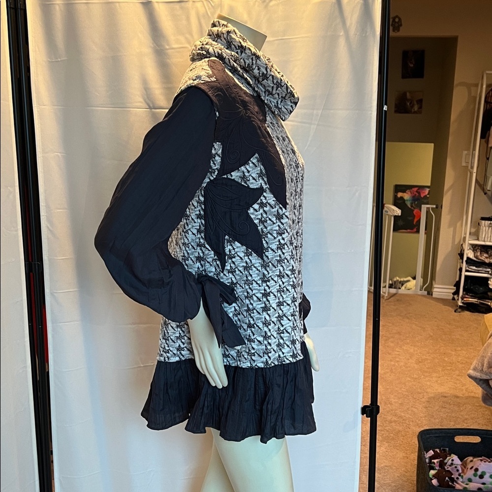 RYU Embossed and Ruffled Cowl Neck Tunic - Picture 6 of 9